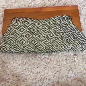 Urban Expressions Tara Woven Crossbody Clutch